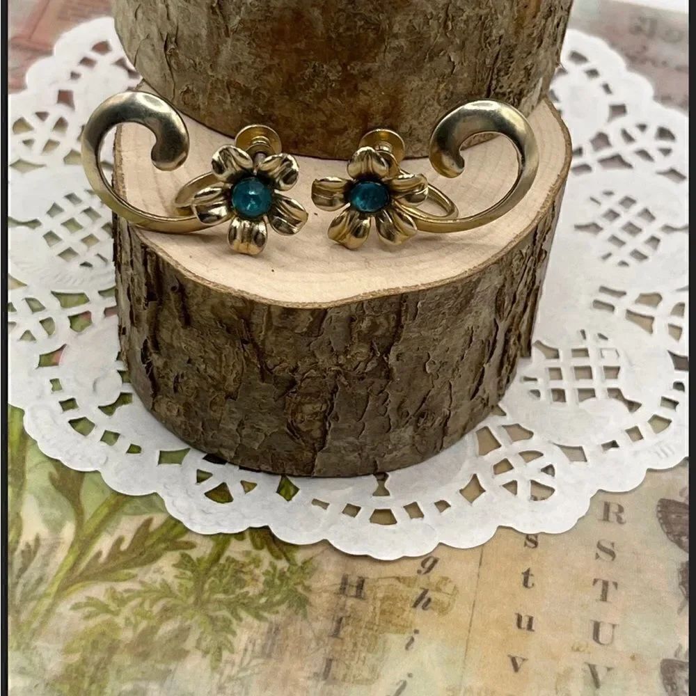Vintage Flower Blue Gem Twist-On Earrings